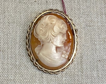 Quality Hand Carved Shell Portrait Cameo Brooch Pendant