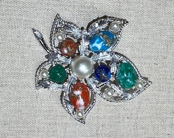 Sarah Coventry Signed Leaf Shaped Brooch