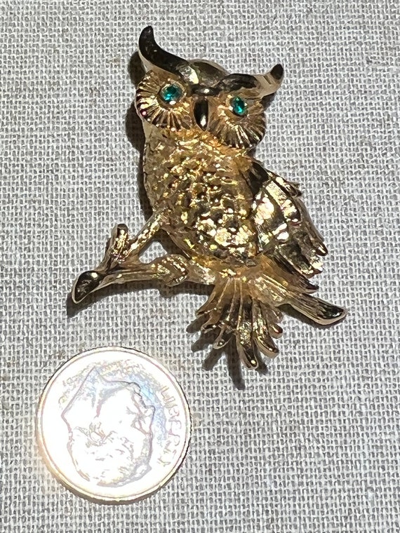 Small Signed Monet Gold Tone Owl Brooch With Green