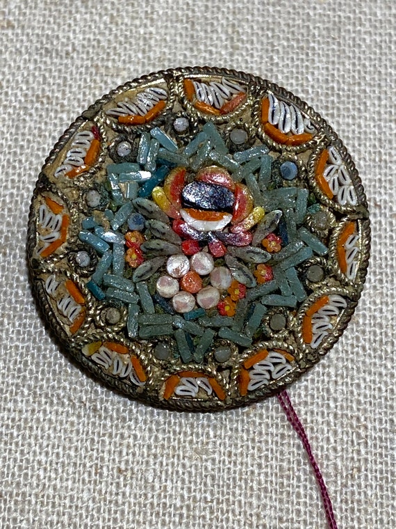 Choisissez votre préférée ! Broches ovales rondes tesselles en micro mosaïque argenté doré, italien - France