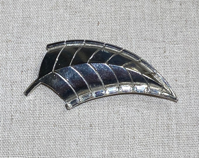 Lisner Signed Rhinestone Leaf Shaped Brooch