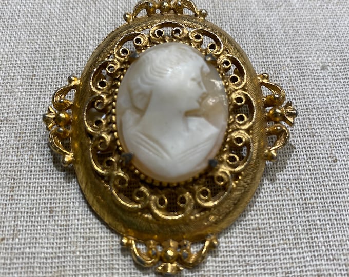 Florenza Shell Cameo in Costume Frame