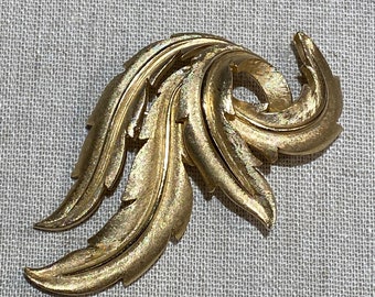Signed Trifari Brushed Gold Tone Free Form Feather Brooch