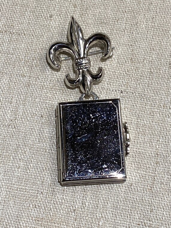 1940s Lapel  Photo Locket with Fleur de Lis Holder - image 3