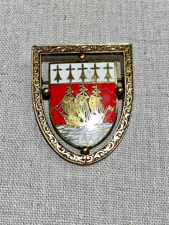 Heraldic Red and White Enamel Ship Brooch - image 2