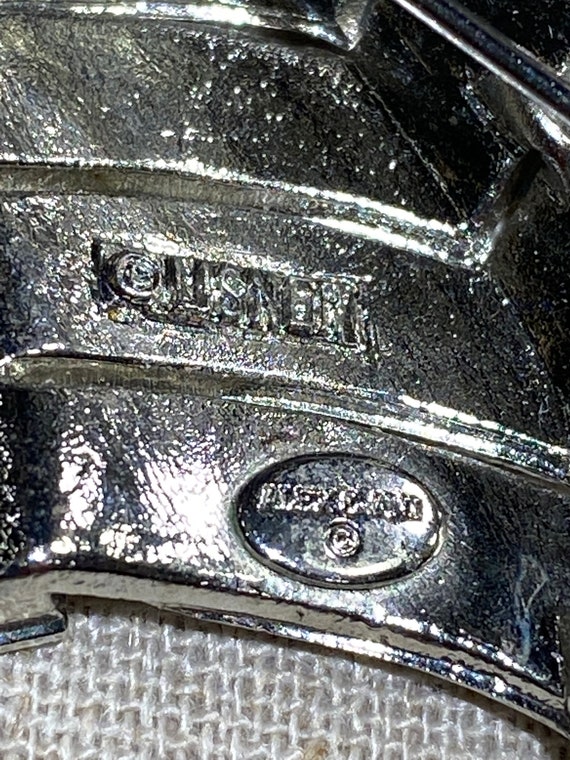 Lisner Signed Rhinestone Leaf Shaped Brooch - image 6