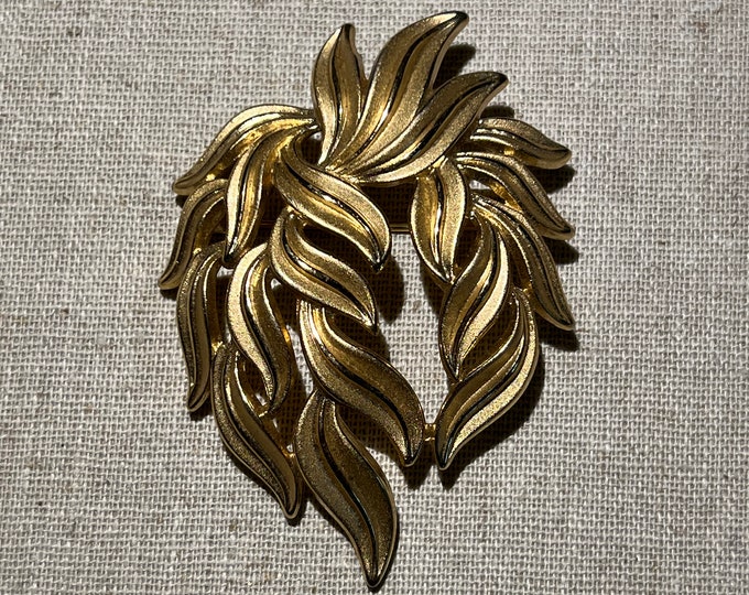 Signed Trifari Freeform Gold Tone Brooch