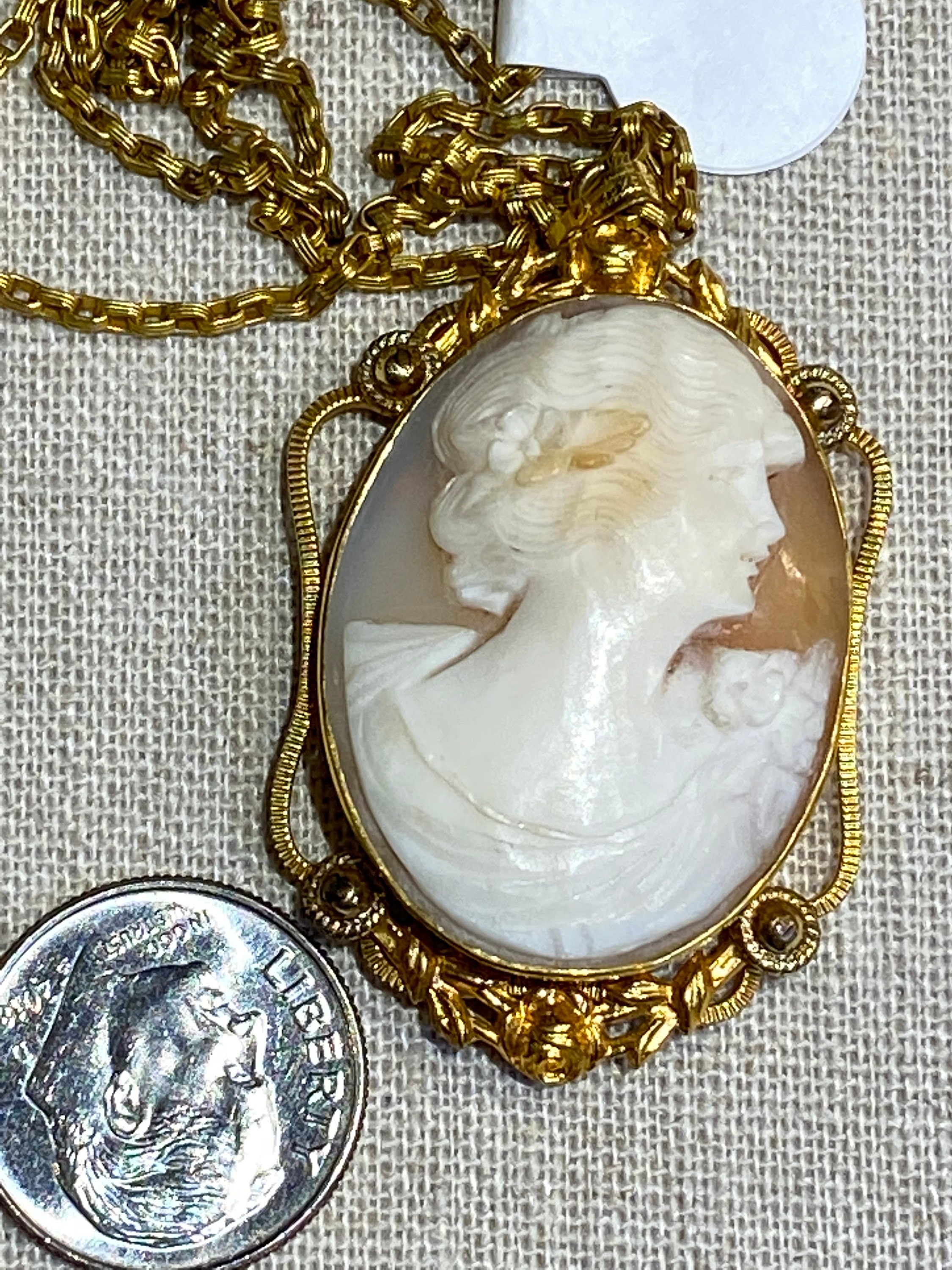 1928 Jewelry Cameo Round Ornate Filigree Locket Necklace 30