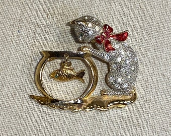 Cute Unmarked Rhinestone Cat Brooch With Dangling Fish