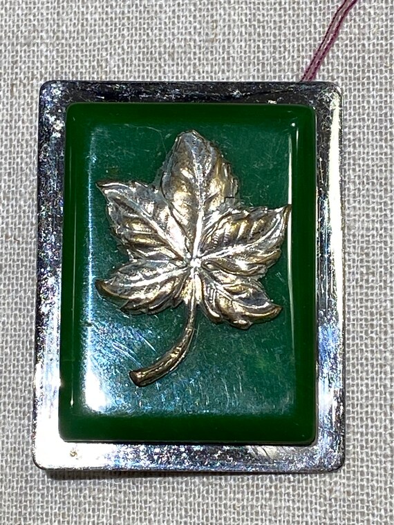 Quality Art Deco Green Bakelite Brooch With Metal… - image 4