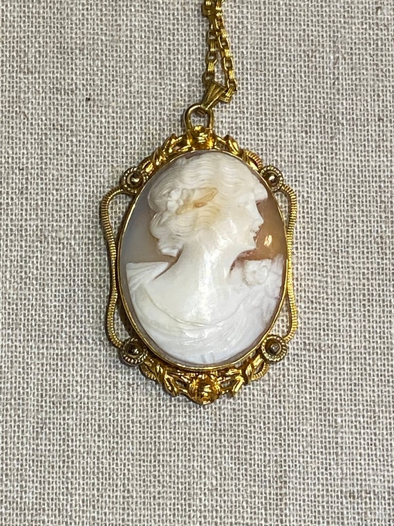 Van Dell Hand Carved Portrait Shell Cameo Locket P
