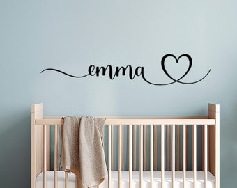 Nome personalizzato con decalcomania a cuore Adesivo da parete in vinile per ragazzi e ragazze Decorazioni per bambini Design Monogramma Script Nursery Baby Personalizzato Personalizzato