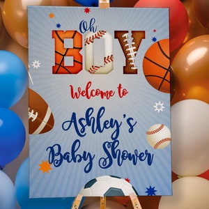 Pu&ograve; includere: Un cartello per baby shower blu e bianco con il testo "Oh Boy! Benvenuti alla baby shower di Ashley" e grafica di palloni da sport, tra cui una palla da baseball, una palla da basket, una palla da football americano e una palla da calcio.