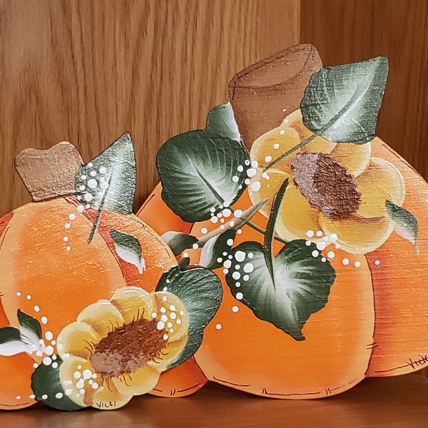 Wood Pumpkin Set with Flower Handpainted