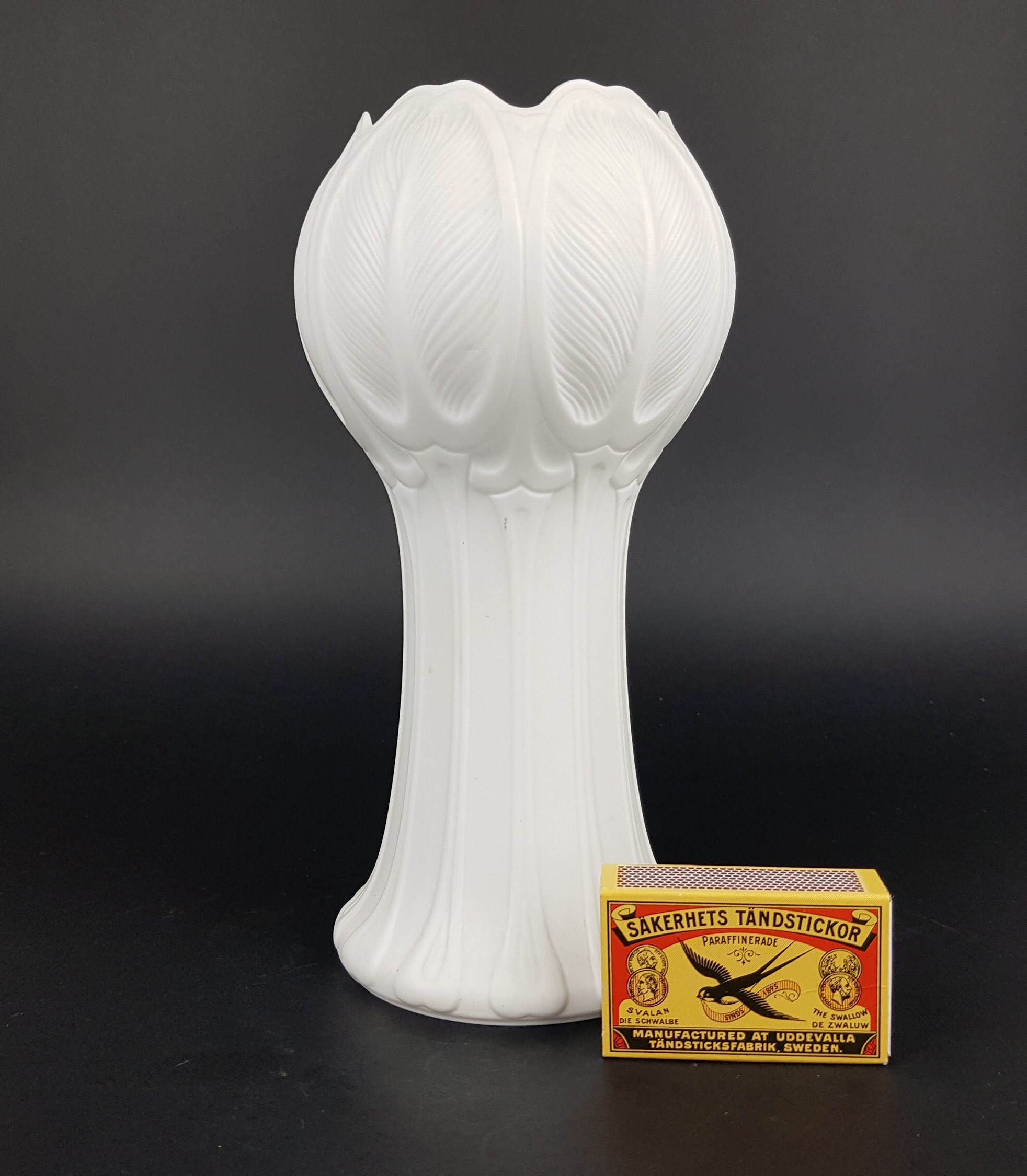 Vintage HUTSCHENREUTHER PORZELLAN Porcelain Tulip Vase