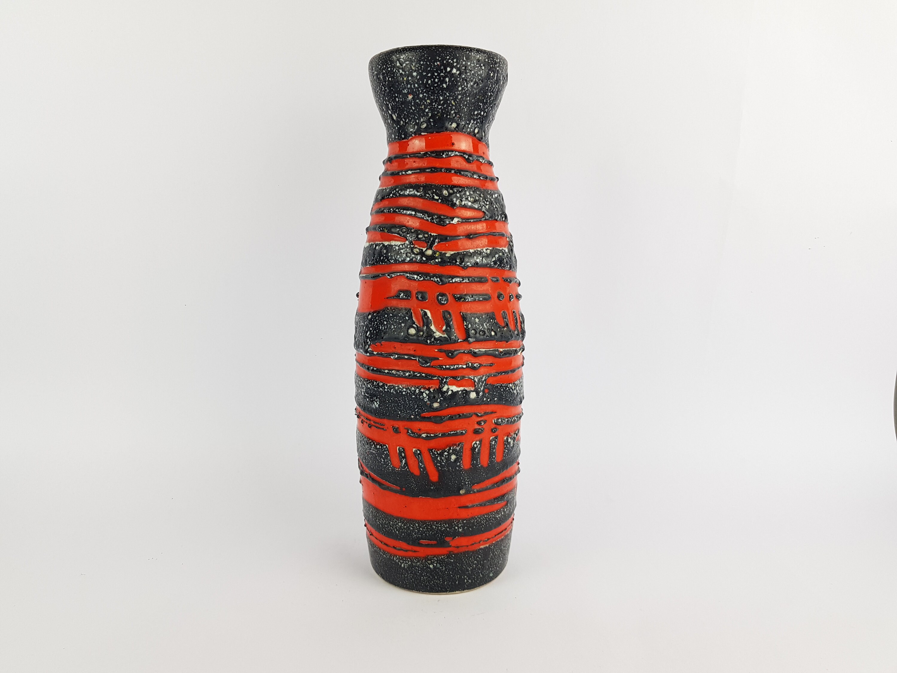 Vintage IPARMUVESZETI VALLALAT Hungarian Pottery Red and Vintage IPARMUVESZETI VALLALAT Hungarian Pottery Red and