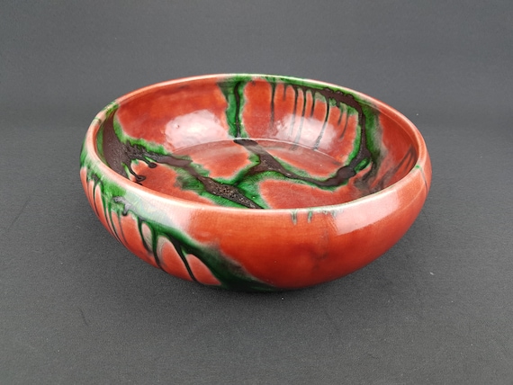 緑と銀のアクセントが付いたヴィンテージミッドセンチュリーモダン