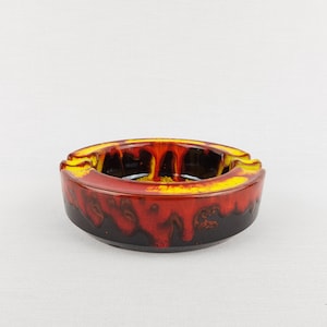 ミッドセンチュリー ビンテージ口型デザイン 灰皿 黒赤黄ドット Fat lava ashtray - Etsy 日本