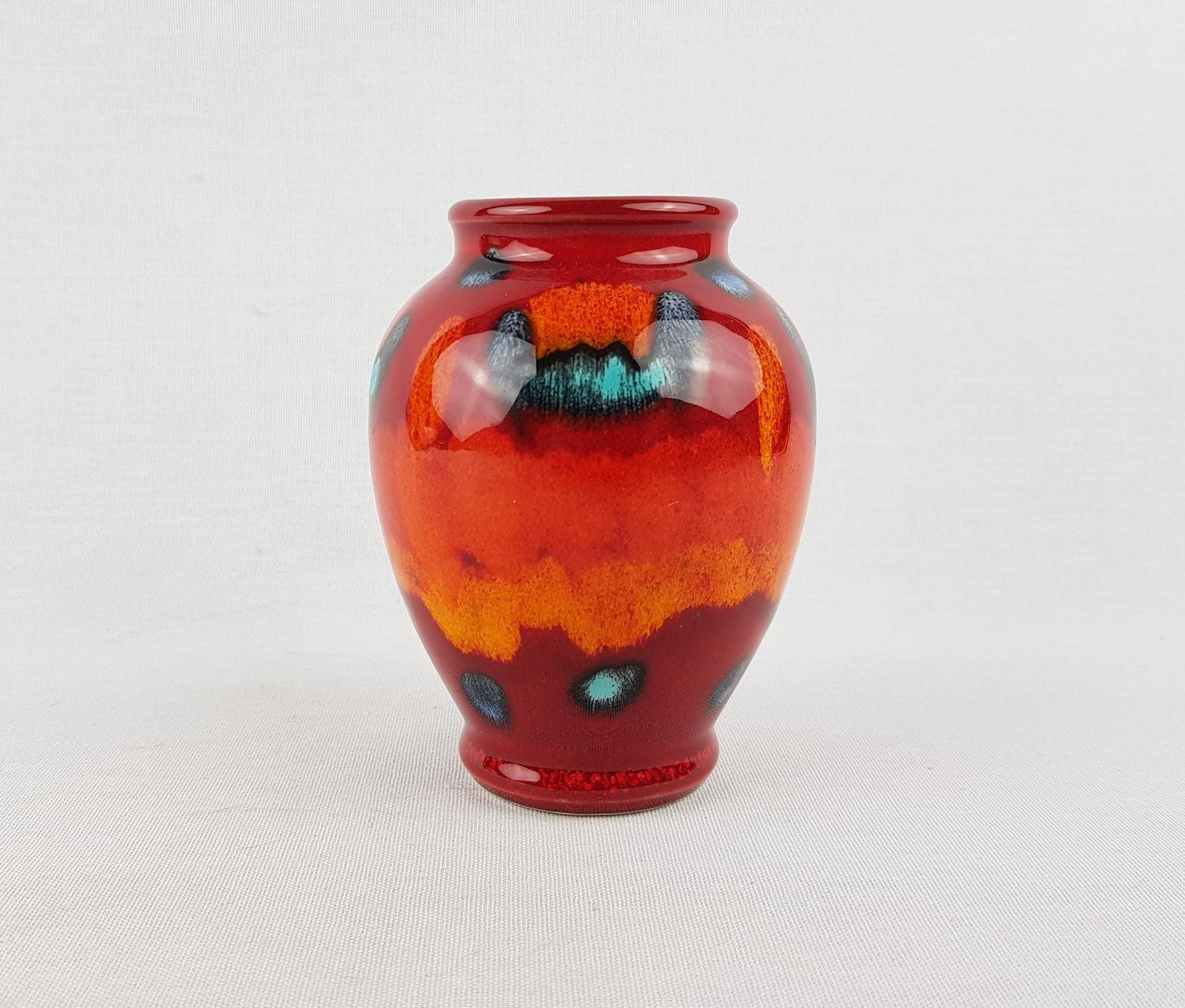 ヴィンテージ品 プール・ポタリー デルフィスシリーズ 幾何学模様 花瓶 ヴィンテージ プール陶器 デルフィス花瓶 - 燃えるような赤、オレンジ