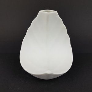 Vintage HUTSCHENREUTHER White Curved Leaf Vase 1970s