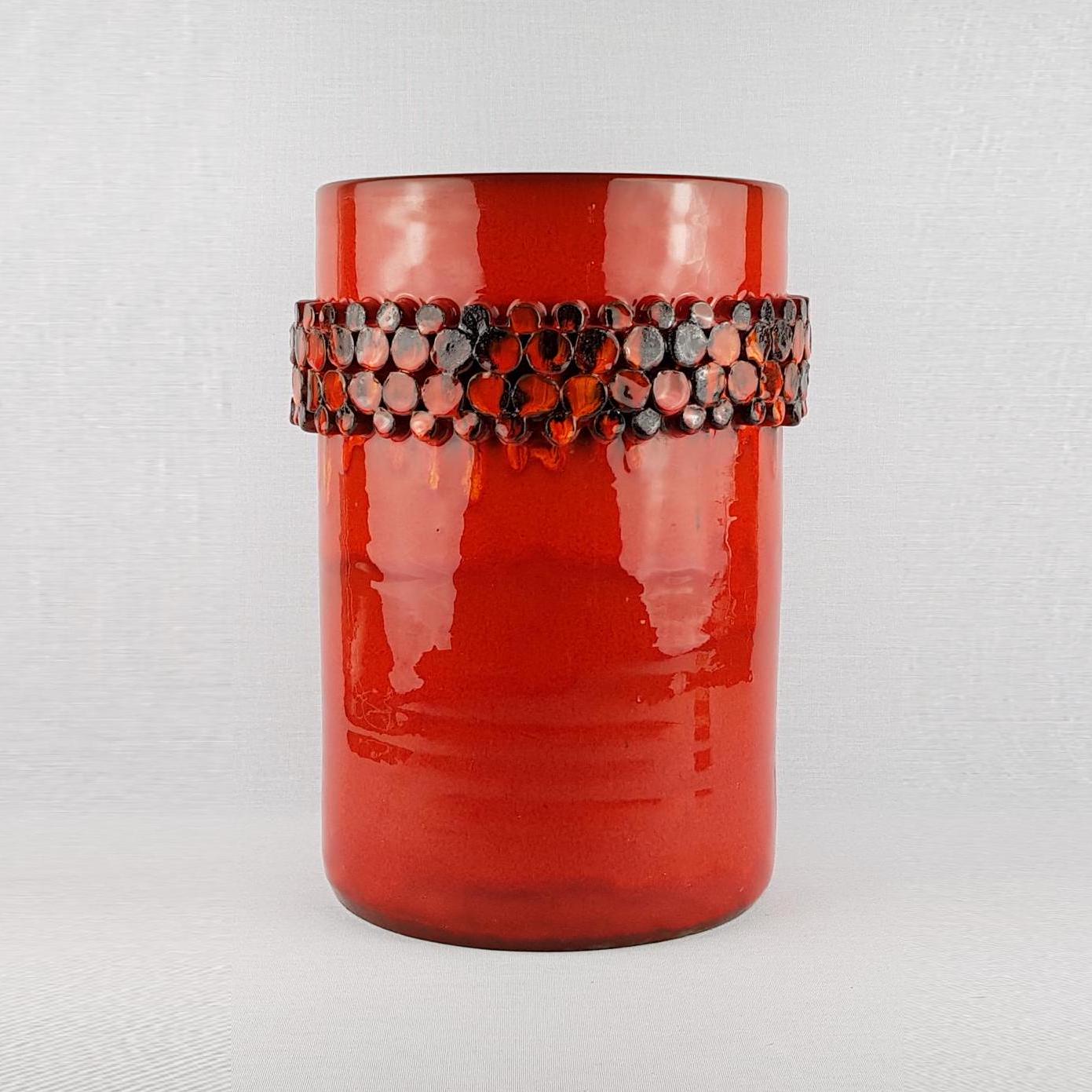 ヴィンテージ CERAMANO「CERALUX」ヘアライン加工の赤い花瓶、ゲルダ