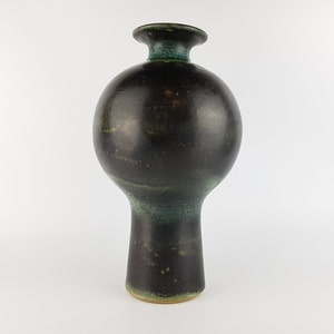 Vintage STUDIO ART POTTERY Vaso elegante verde anni &#39;70 Fat Lava Era Germania occidentale o Danimarca