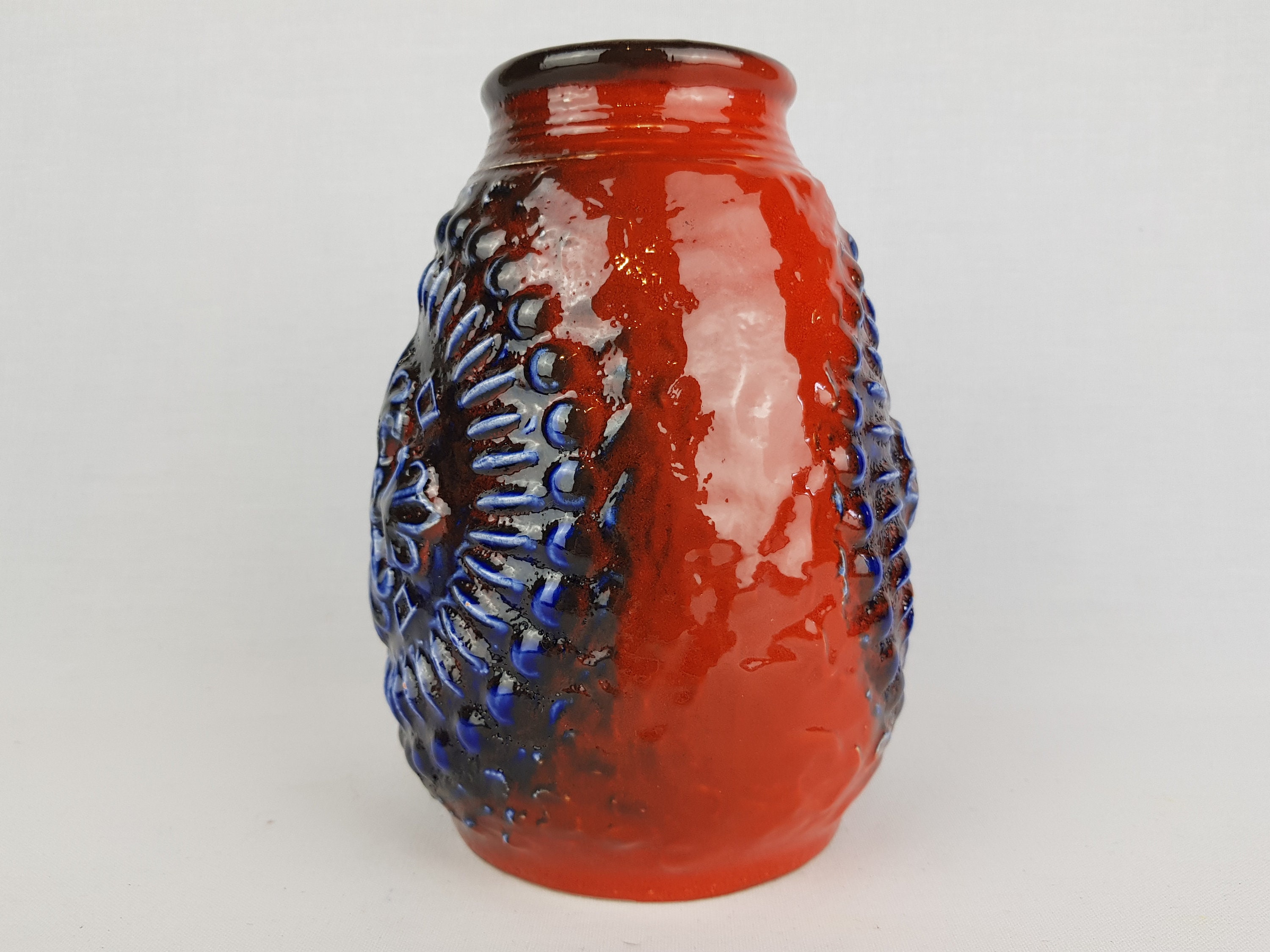 ヴィンテージ CARSTENS KERAMIK 赤と青の花瓶 レリーフ装飾 7404