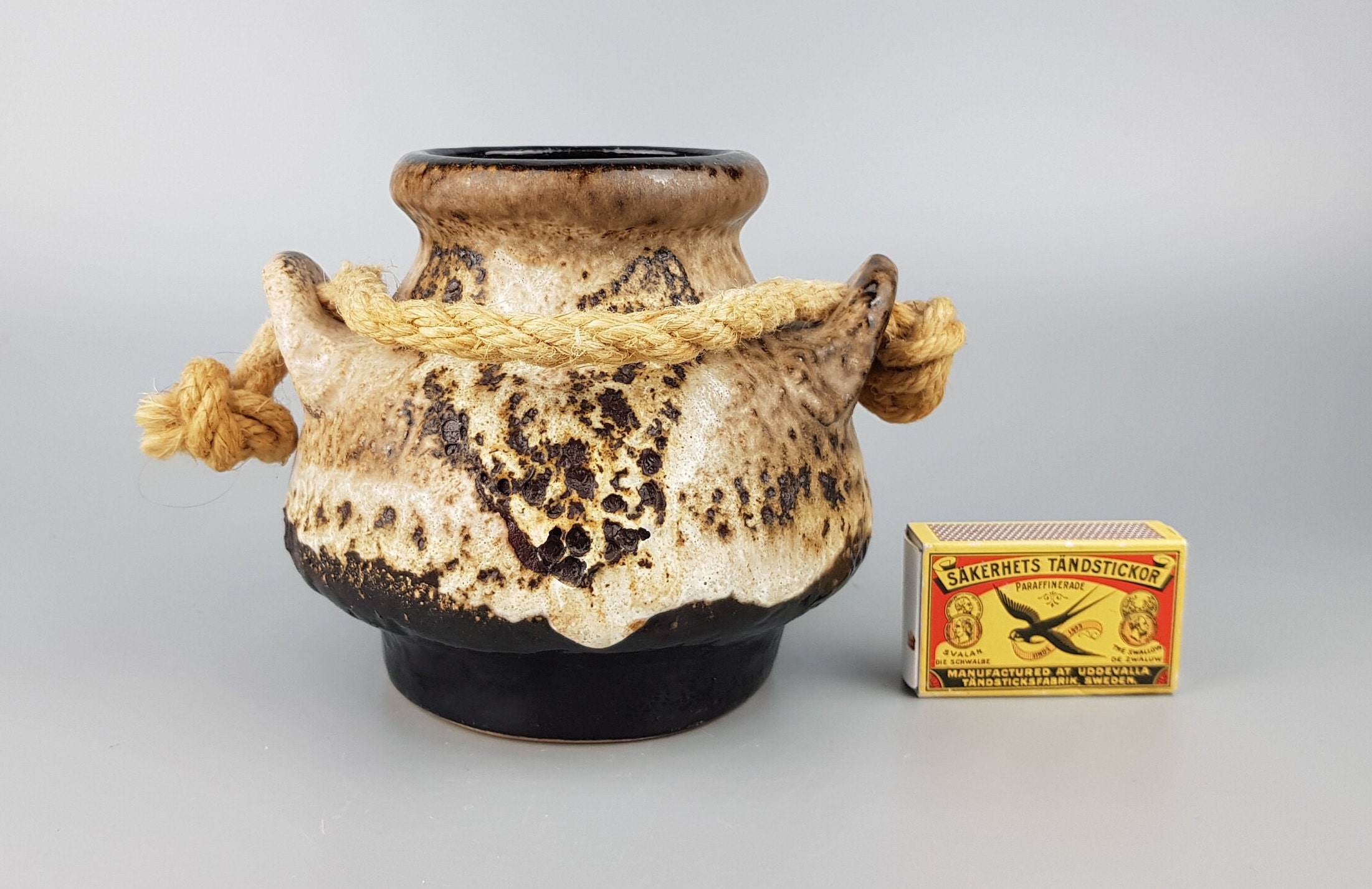 Vintage DÜMLER & BREIDEN Fat Lava Vase With Rope 1108/12 