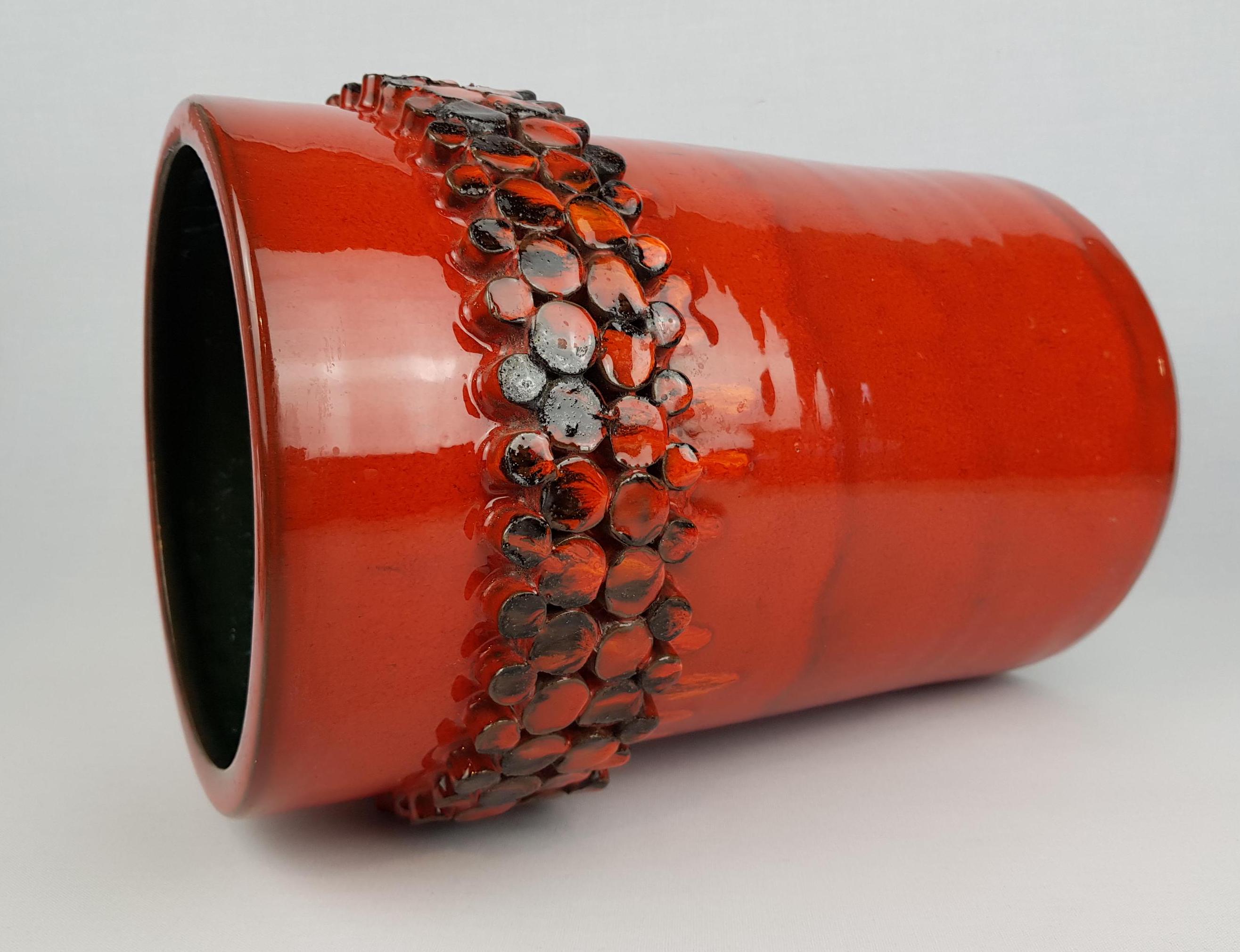 ヴィンテージ CERAMANO「CERALUX」ヘアライン加工の赤い花瓶、ゲルダ