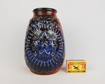 ヴィンテージ CARSTENS KERAMIK 赤と青の花瓶 レリーフ装飾 7404