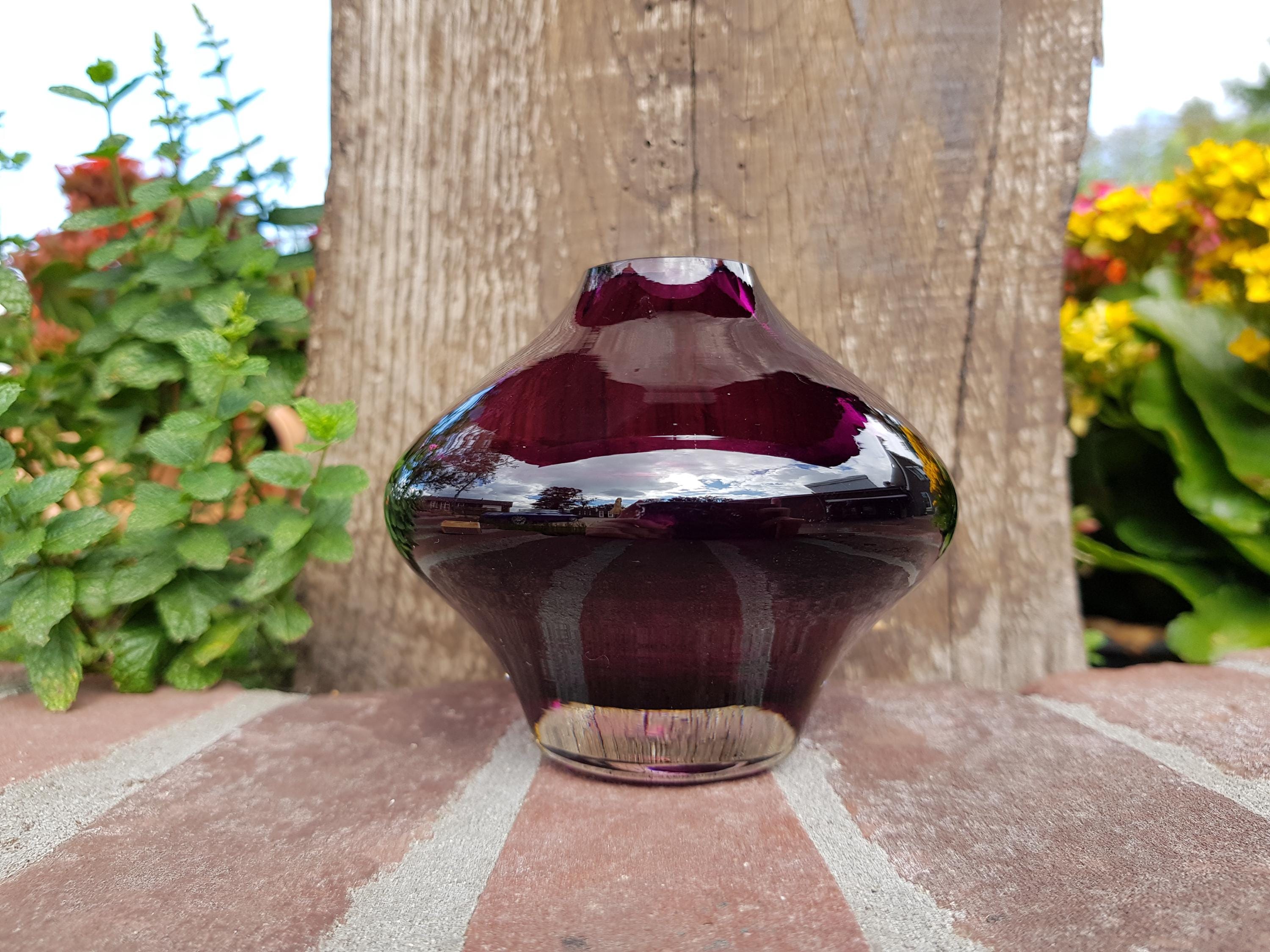 Vintage RIIHIMAEN LASI Purple Glass Vase no. 1432 Model Stromboli by Aimo Okkolin 1963-69