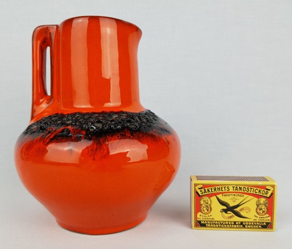 Kreutz Keramik社製  fat lava 花器 KREUTZ KERAMIK RED/BLACK FAT-LAVA JUG VASE 201 (23.5 cm