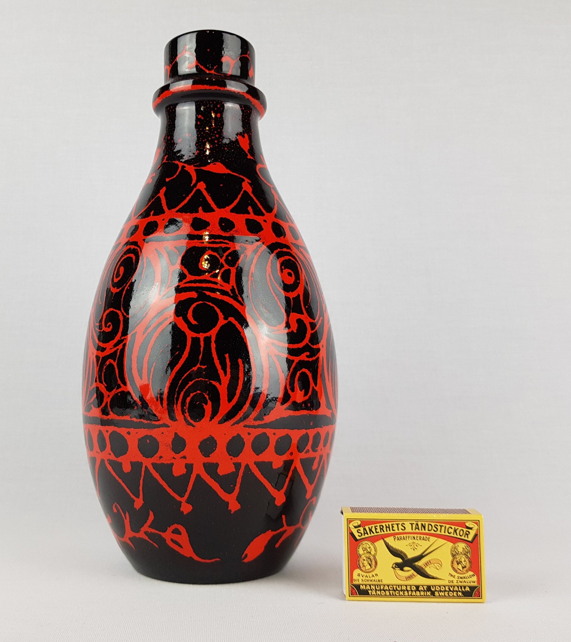 Vintage ALVINO BAGNI Black Vase With Red Decor Italian Pottery