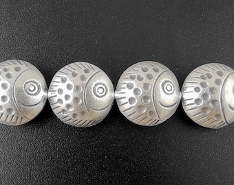 2 de perles de bouton de poisson argenté de la tribu thaïlandaise Karen Hill 15x8mm | KBB203