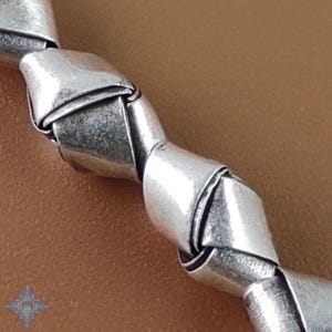 Karen Hill Tribe Rustika Vikta Silverpärlor 10 x 6 mm (4) | KBB294