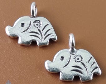 カレン族のシルバー象チャーム:花の彫刻、13mm(2個)|KCB110 - Etsy カレン族のシルバー象チャーム:花の彫刻、13mm(2個)|KCB110 - Etsy