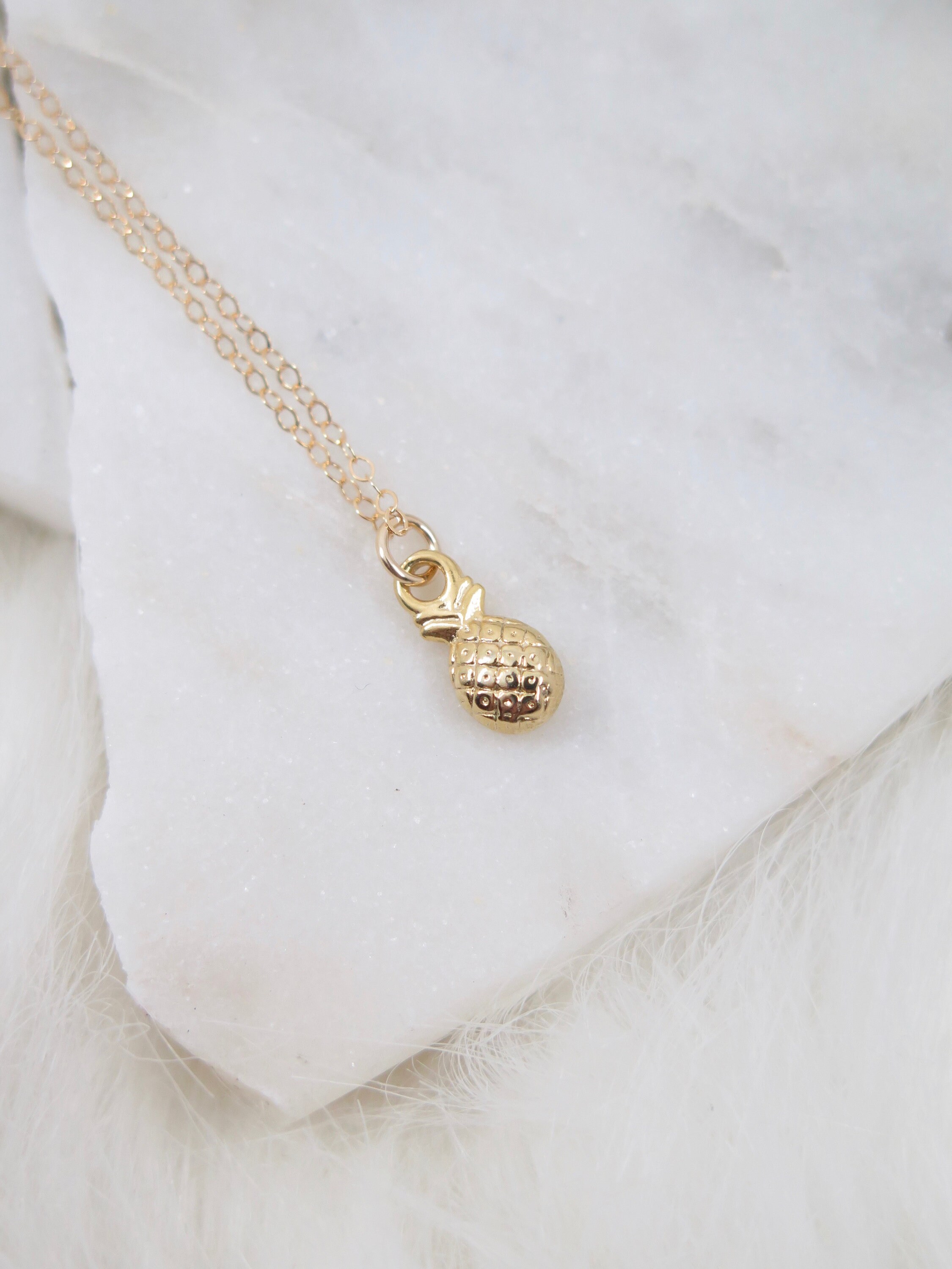 Gold pineapple necklace discount