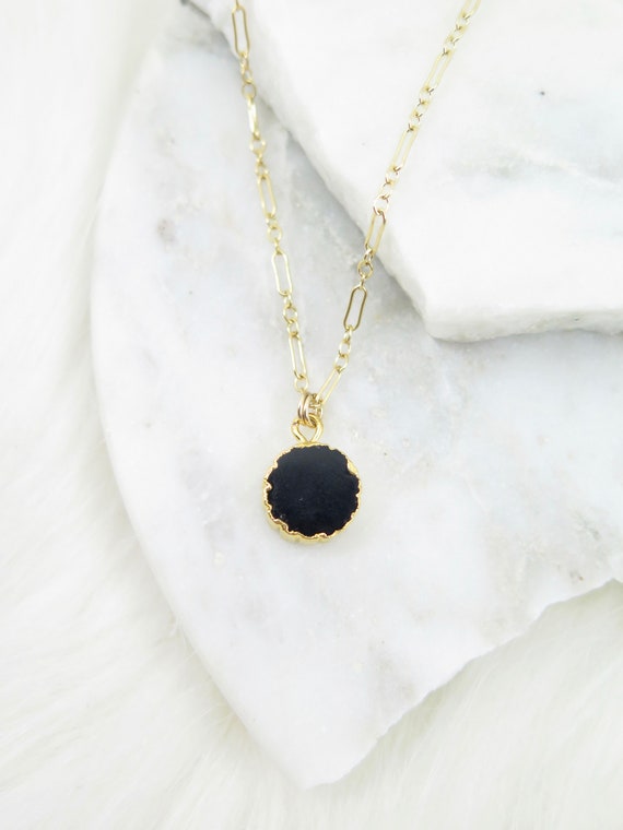 Black onyx gold necklace discount