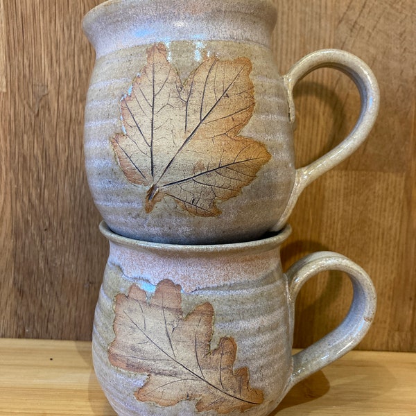 Stoneware mug with leaf