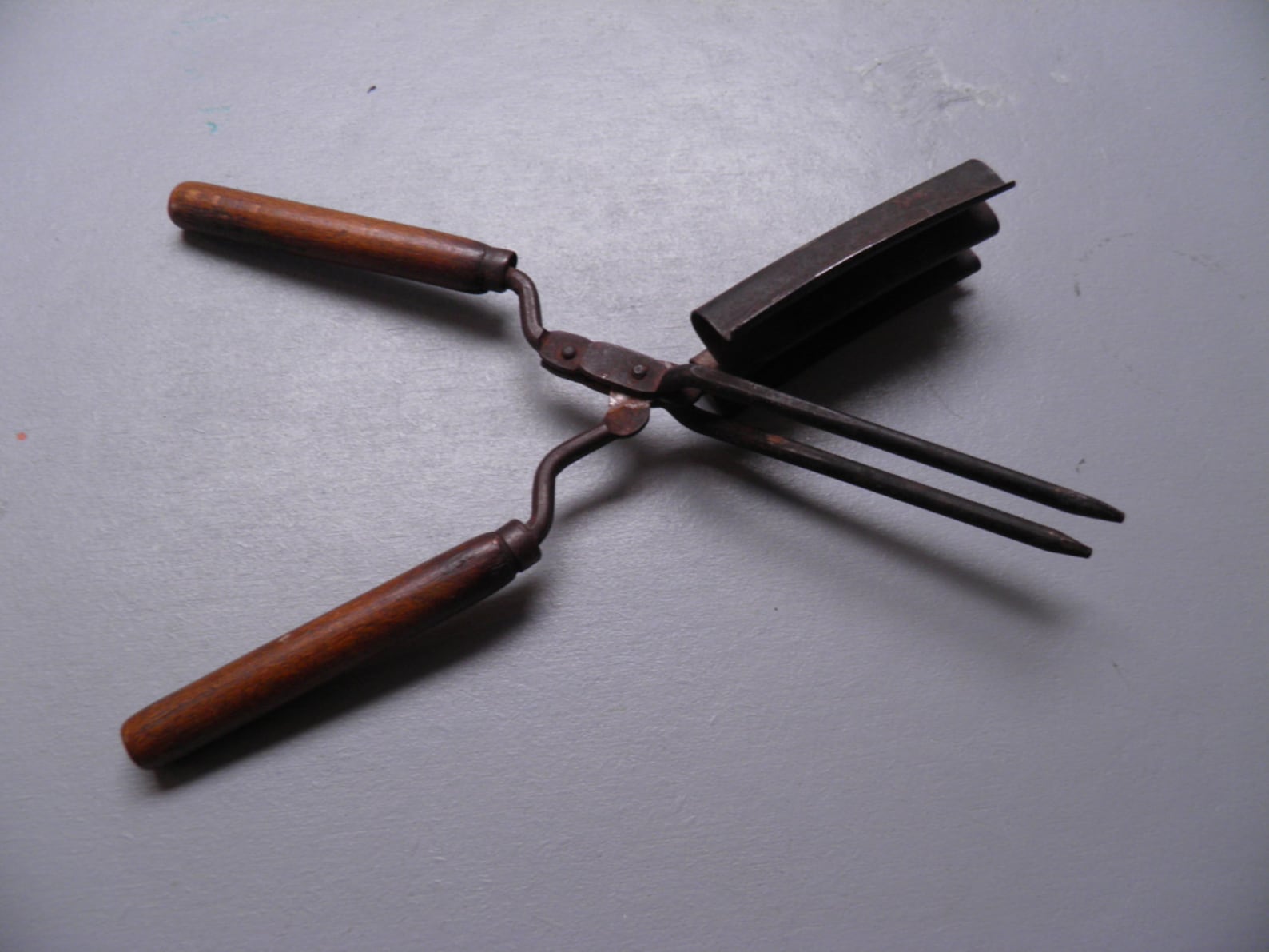 Curling Hair From 1915 Old Fashion Antique Ferrous Hair Curler Museum