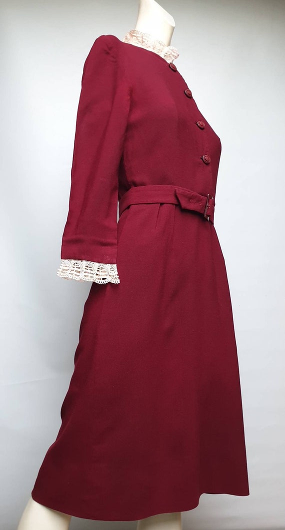 Read burgundy early 50s dress whit cream lace col… - image 5
