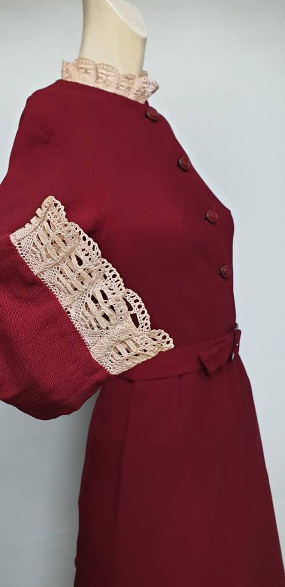 Read burgundy early 50s dress whit cream lace col… - image 1