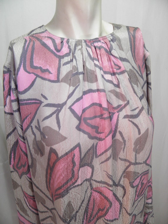 silk blouse from the sixties vintage shirt stylized flower pattern women shirt made in italy by MERLYˇS original sixties fashion pearl butto