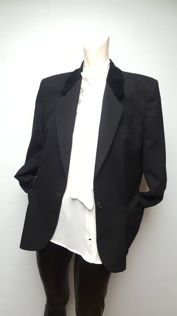 Vintage 80s Burberrys Wool Jacket Whit Black Velvet Collar