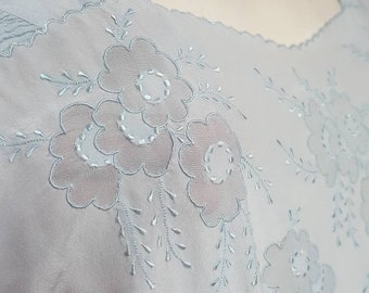 Hand embroided 40s robe light pure silk long night sleep dress murmaid hollywood regenvy ruffle sholder glamur luxury stuning 40s dress uniq