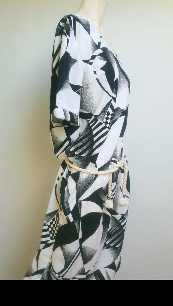 Black and white vintage dress viscose retro dress hand made cord belt for free suite more vintage style unique pattern simple cut 60s dress