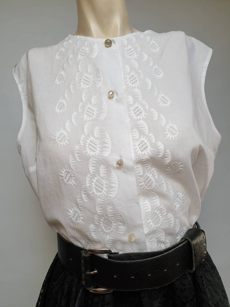 50s blouse whit embroidery front very light cotton white blouse made in italy original 50s sleeveless blouse