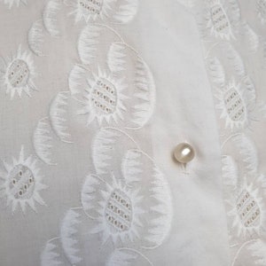 50s blouse whit embroidery front very light cotton white blouse made in italy original 50s sleeveless blouse