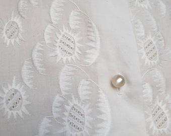 50s blouse whit embroidery front very light cotton white blouse made in italy original 50s sleeveless blouse