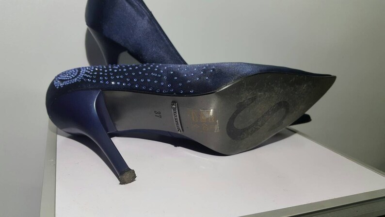 Solo Soprani ellegant blue pumps whit svarovski cyistals decoration italyan artiganal made perfect condision high hell clasic fasion